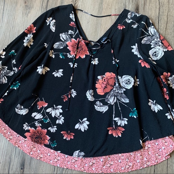 Rue21 | Floral Bell Sleeve Top - Picture 3 of 11